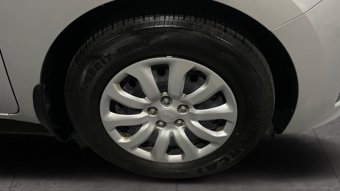 2020 Kia Carnival S, Automatic, 91871 km, Right Front Wheel