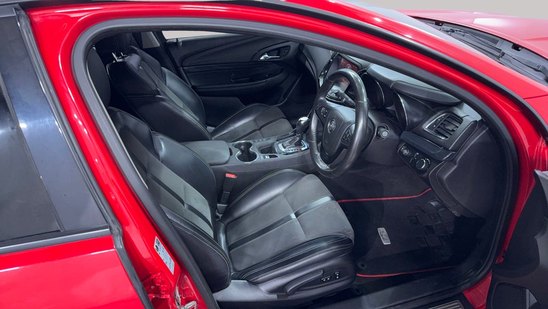 2017 Holden Commodore Sv6, Automatic, 153195 km, Right Side Front Door Cabin View