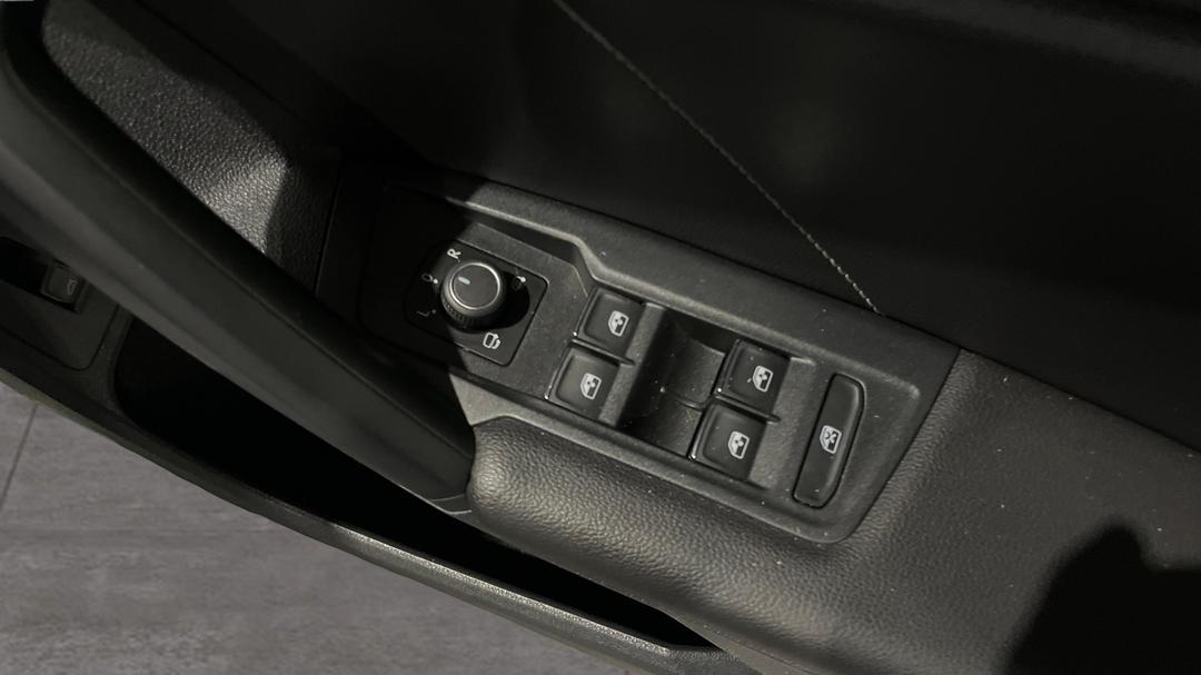 2019 Volkswagen Tiguan 132 Tsi R-line Edition, Automatic, 131927 km, Drivers Side Door Panel Controls