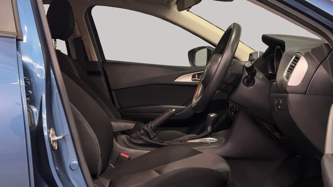 2017 Mazda 3 Neo, Automatic, 75700 km, Right Side Front Door Cabin View