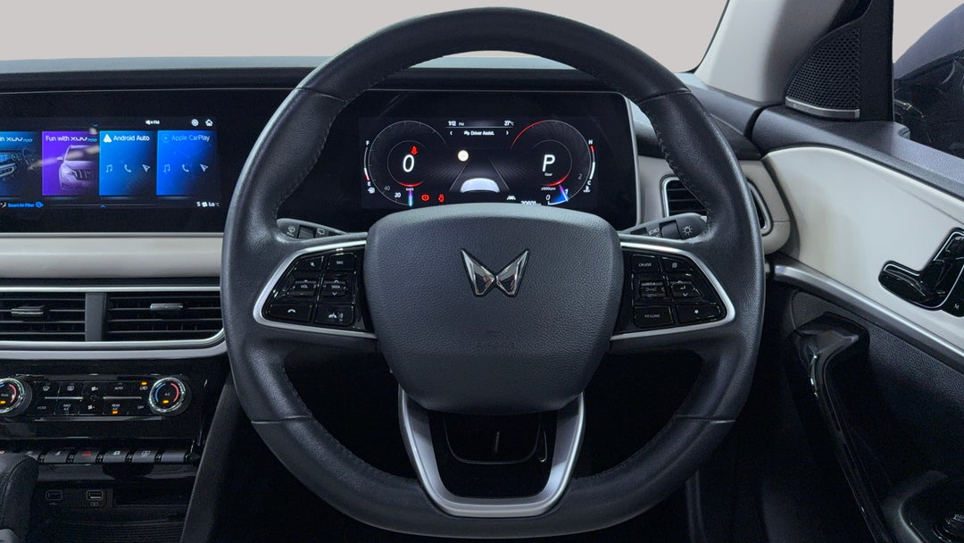 2023 Mahindra Xuv700 Ax7l, Automatic, 20601 km, Steering Wheel Close-up