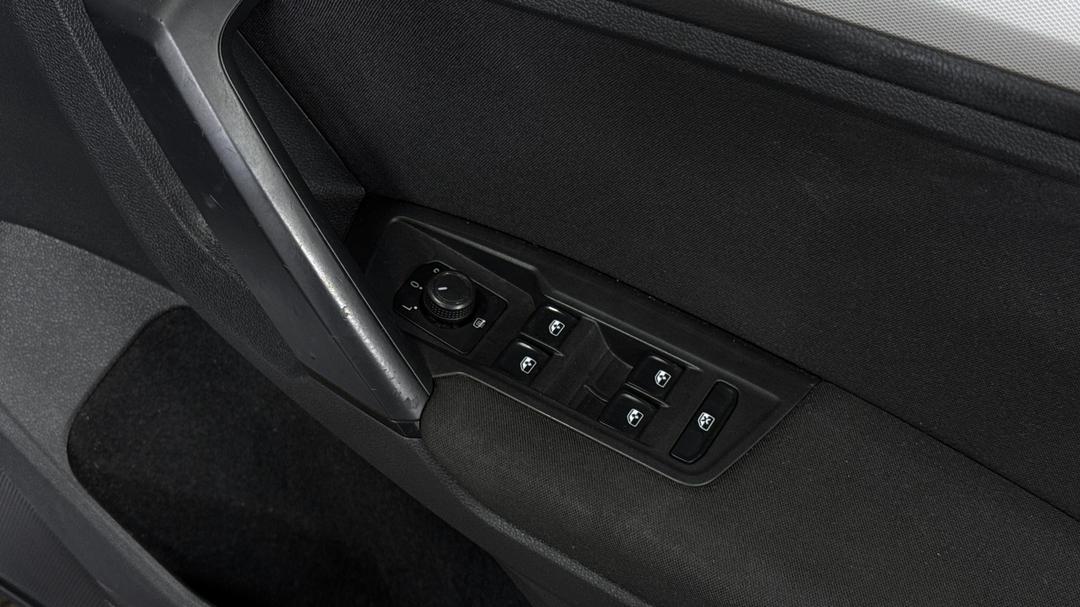 2017 Volkswagen Tiguan 110 Tsi Trendline, Automatic, 130272 km, Drivers Side Door Panel Controls