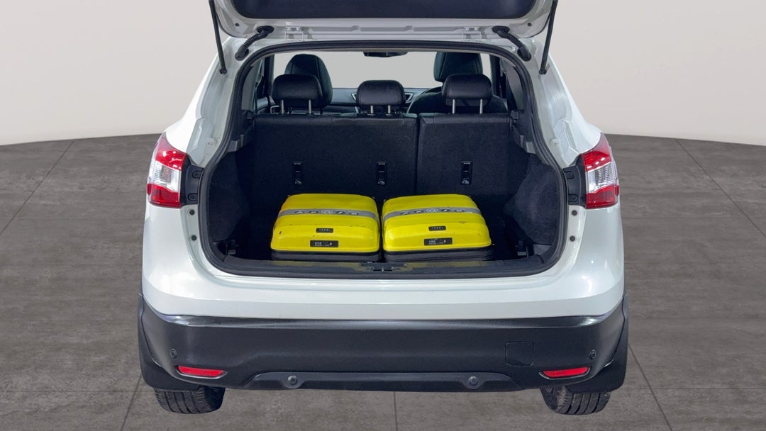 2016 Nissan Qashqai Ti, Automatic, 114532 km, Boot Inside View with Luggage