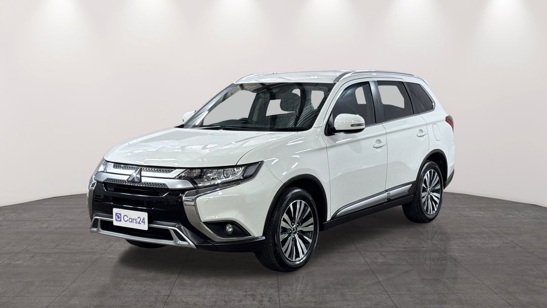 2020 Mitsubishi Outlander Ls 7 Seat (2WD), Automatic, 62579 km, Left Front Diagonal (45- Degree) View