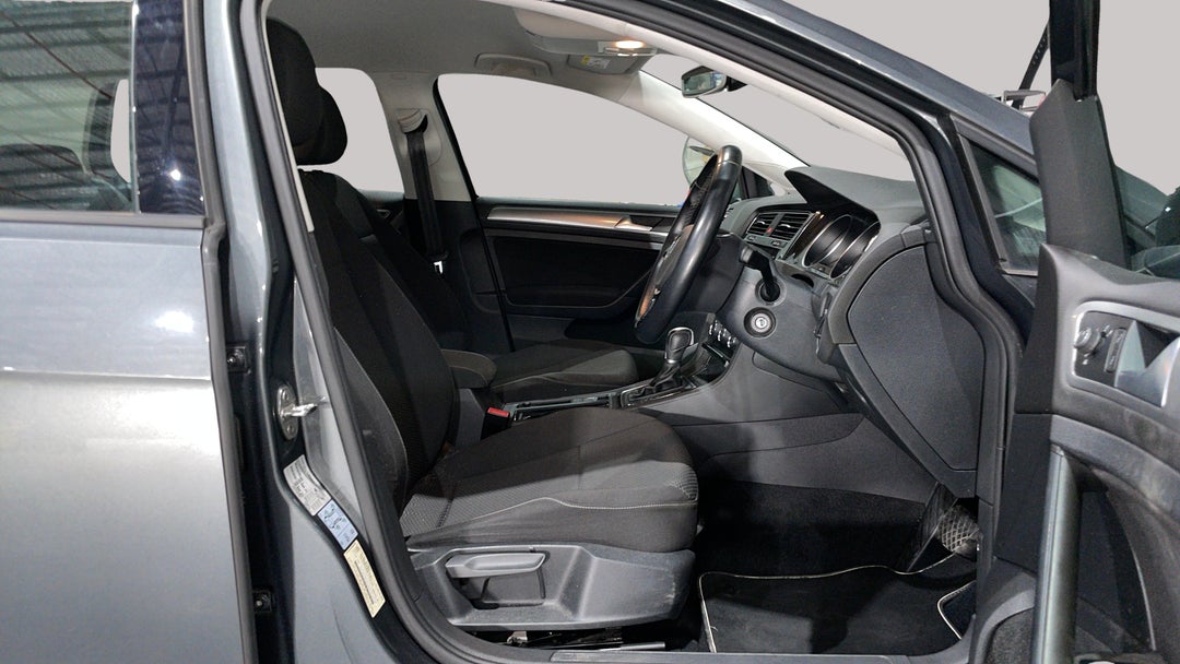 2018 Volkswagen Golf 110 Tsi Trendline, Automatic, 103584 km, Right Side Front Door Cabin View