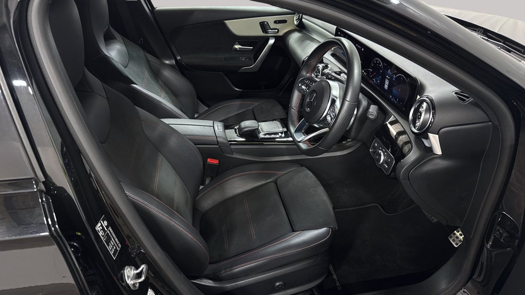 2022 Mercedes-benz A180 A180, Automatic, 18967 km, Right Side Front Door Cabin View