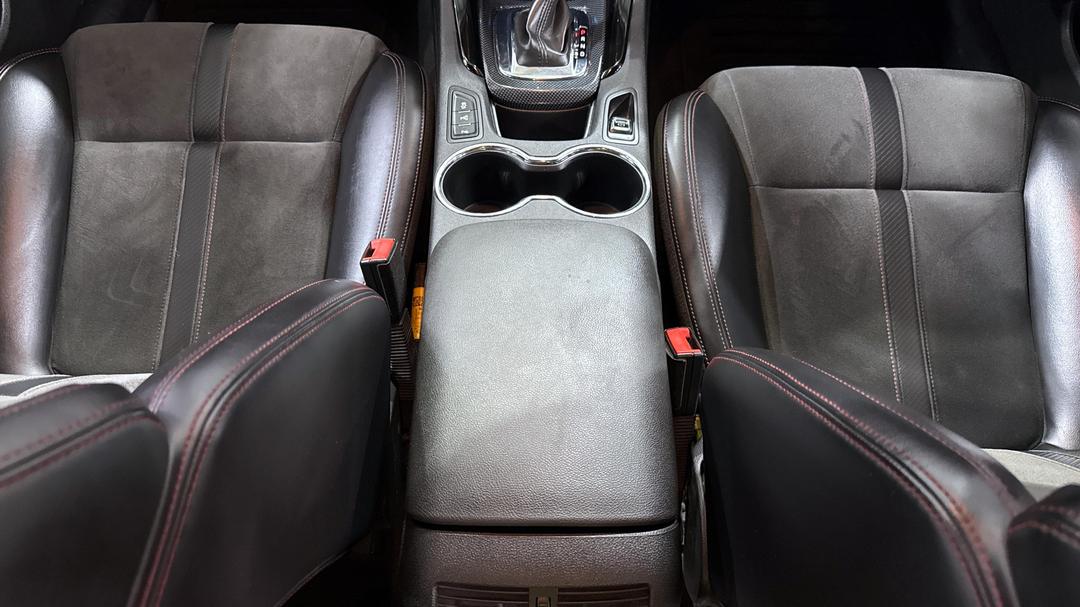2016 Holden Commodore Sv6 Black Edition, Automatic, 160878 km, Center Console