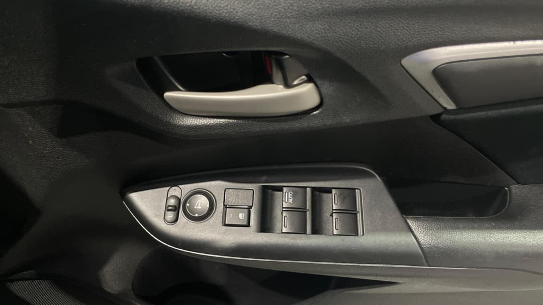 2016 Honda Jazz Vti, Manual, 30132 km, Drivers Side Door Panel Controls