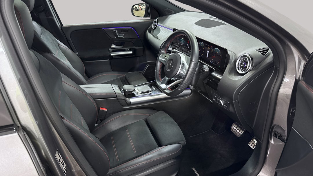 2022 Mercedes-benz GLA 250 4matic, Automatic, 33906 km, Right Side Front Door Cabin View