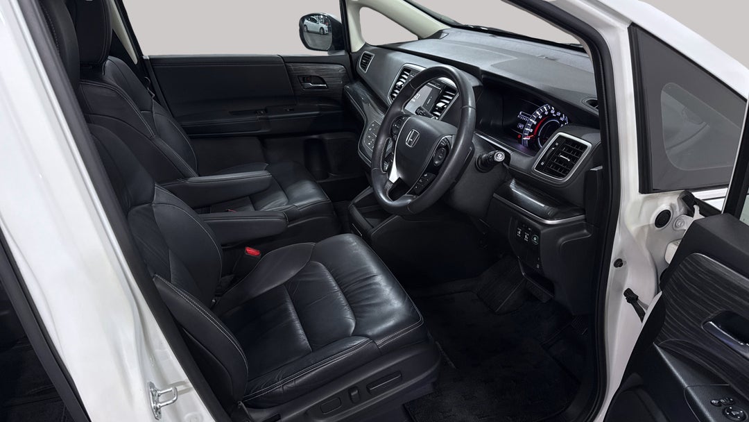 2017 Honda Odyssey Vti-l, Automatic, 106010 km, Right Side Front Door Cabin View