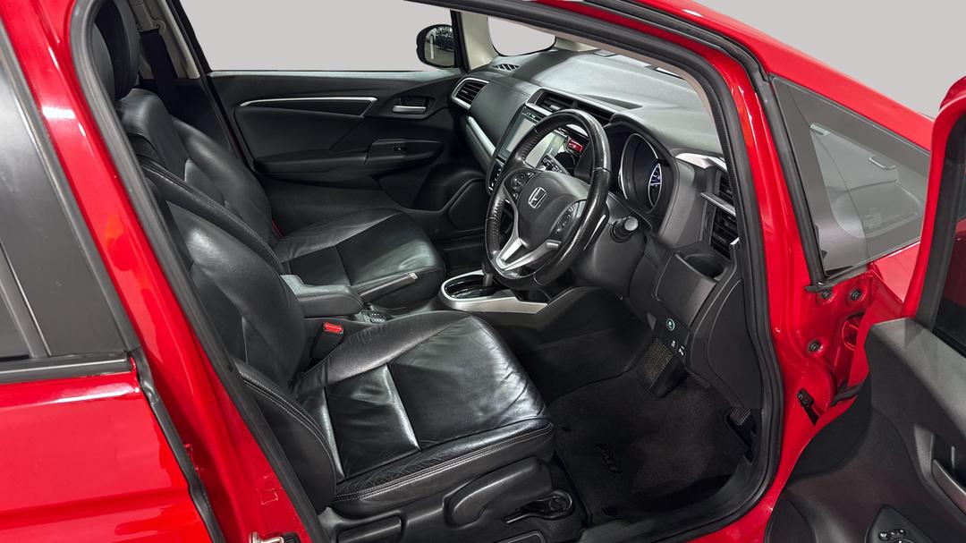 2015 Honda Jazz Vti-l, Automatic, 81613 km, Right Side Front Door Cabin View