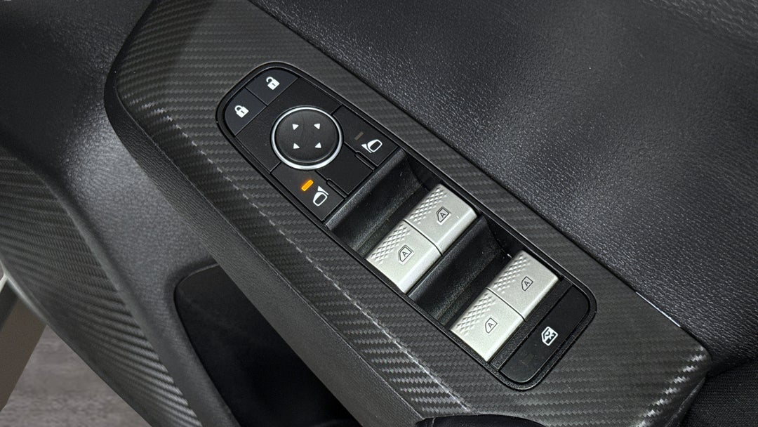 2023 Mitsubishi Outlander Es 7 Seat (2WD), Automatic, 51642 km, Drivers Side Door Panel Controls