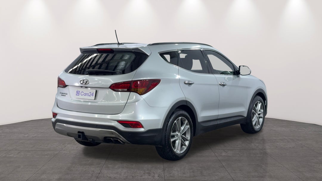 2015 Hyundai Santa Fe Highlander Crdi (4x4), Automatic, 133393 km, Right Back Diagonal (45- Degree) View