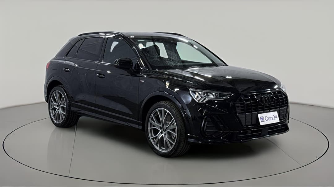 2025 Audi Q3 40 Tfsi Quattro S Line, Automatic, 10429 km, Right Front Diagonal (45- Degree) View