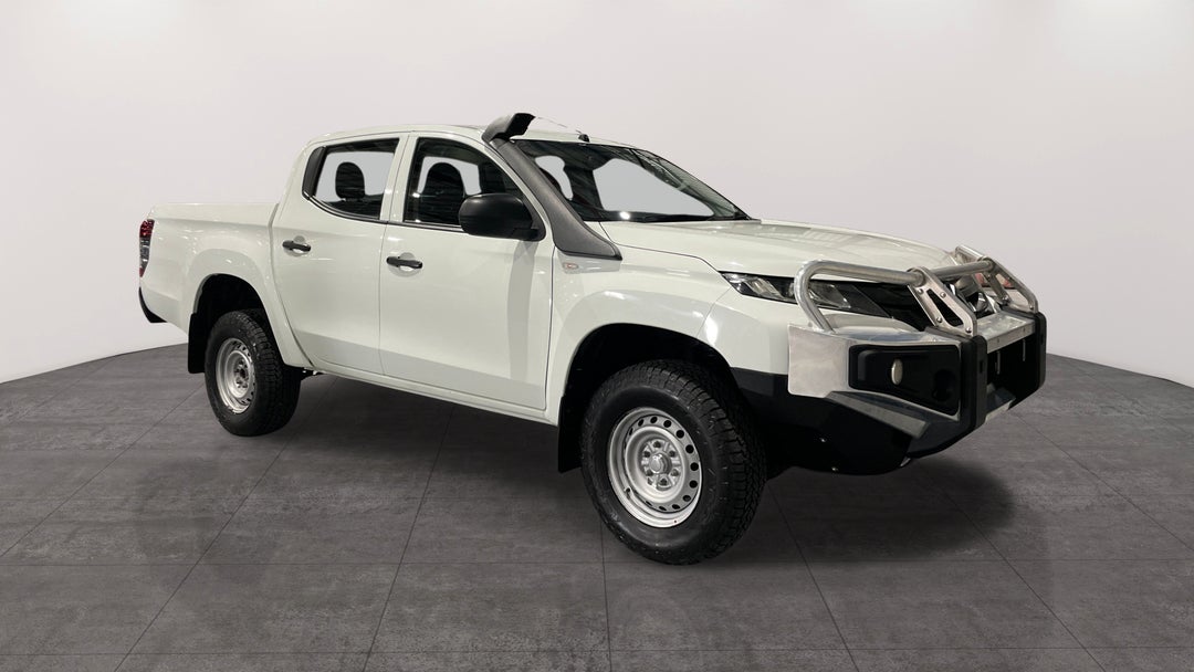 2018 Mitsubishi Triton Glx (4x4), Automatic, 78237 km, Right Front Diagonal (45- Degree) View