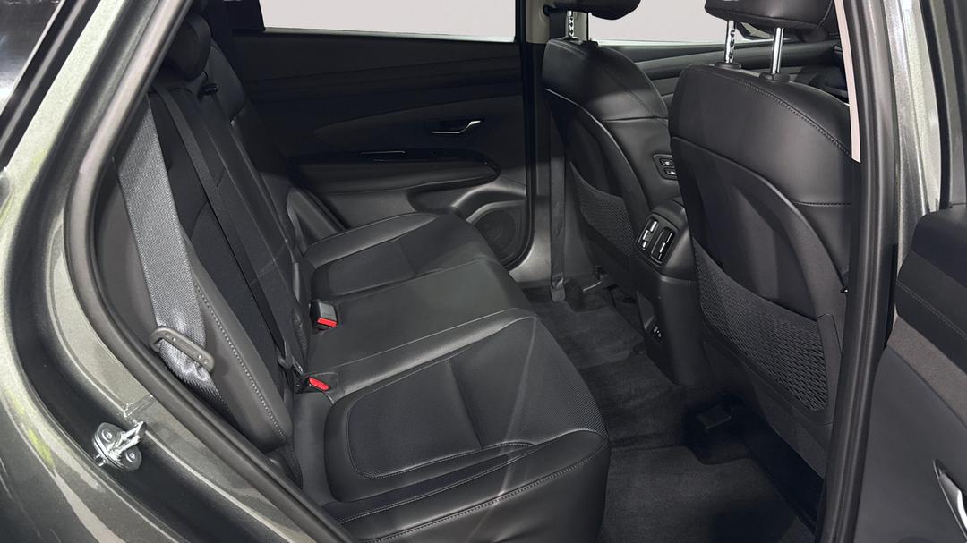 2025 Hyundai Tucson Premium Hybrid (AWD), Automatic, 2546 km, Right Side Rear Door Cabin View