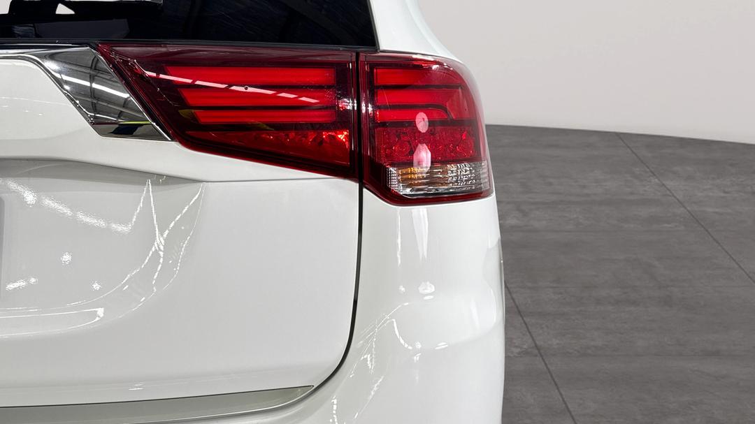 2017 Mitsubishi Outlander Ls (4x2), Automatic, 73155 km, Badge (Boot Right Side)