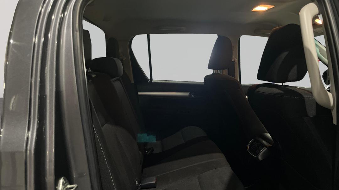 2021 Toyota Hilux Sr5 (4x4), Automatic, 56369 km, Right Side Rear Door Cabin View