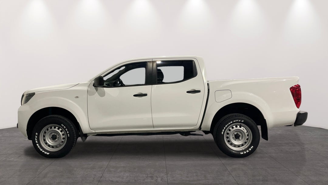 2021 Nissan Navara Sl (4x4), Automatic, 77512 km, Left Side View