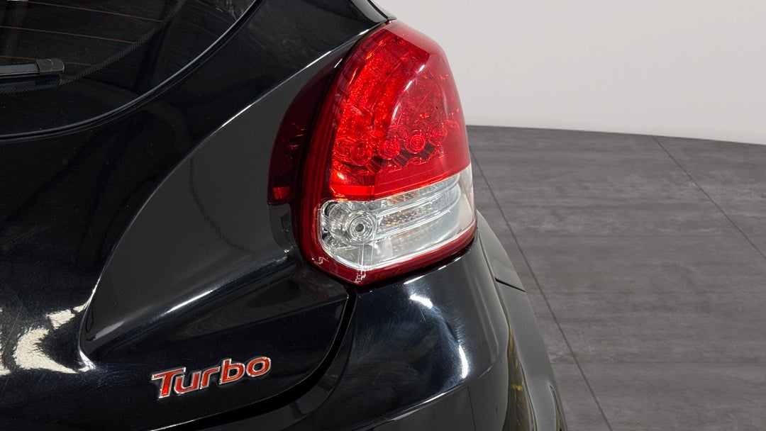 2015 Hyundai Veloster Sr Turbo, Automatic, 83696 km, Badge (Boot Right Side)