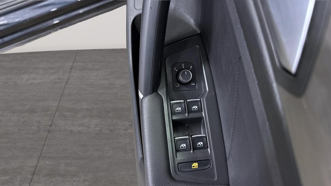 2020 Volkswagen Tiguan Allspace 132 Tsi Comfortline, Automatic, 57783 km, Drivers Side Door Panel Controls