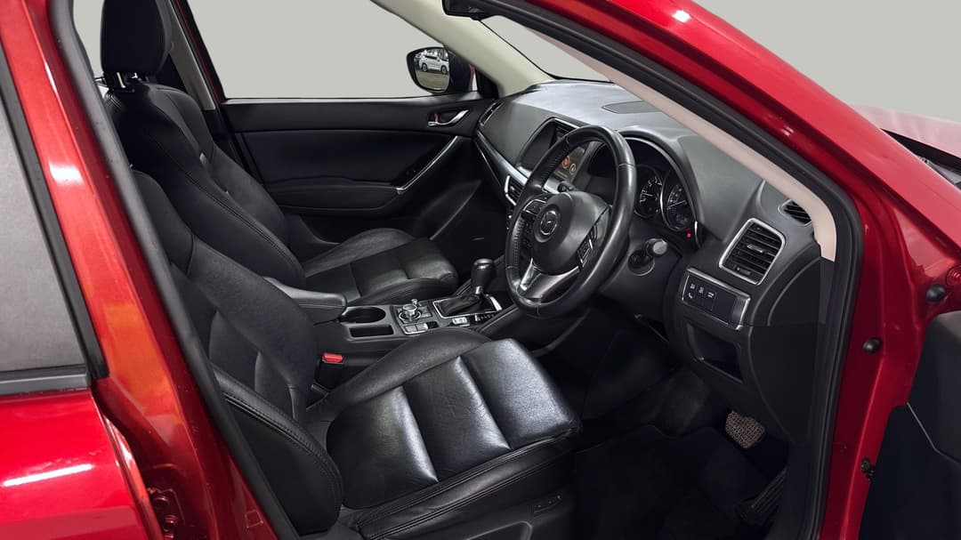 2016 Mazda CX-5 Gt (4x4), Automatic, 67102 km, Right Side Front Door Cabin View