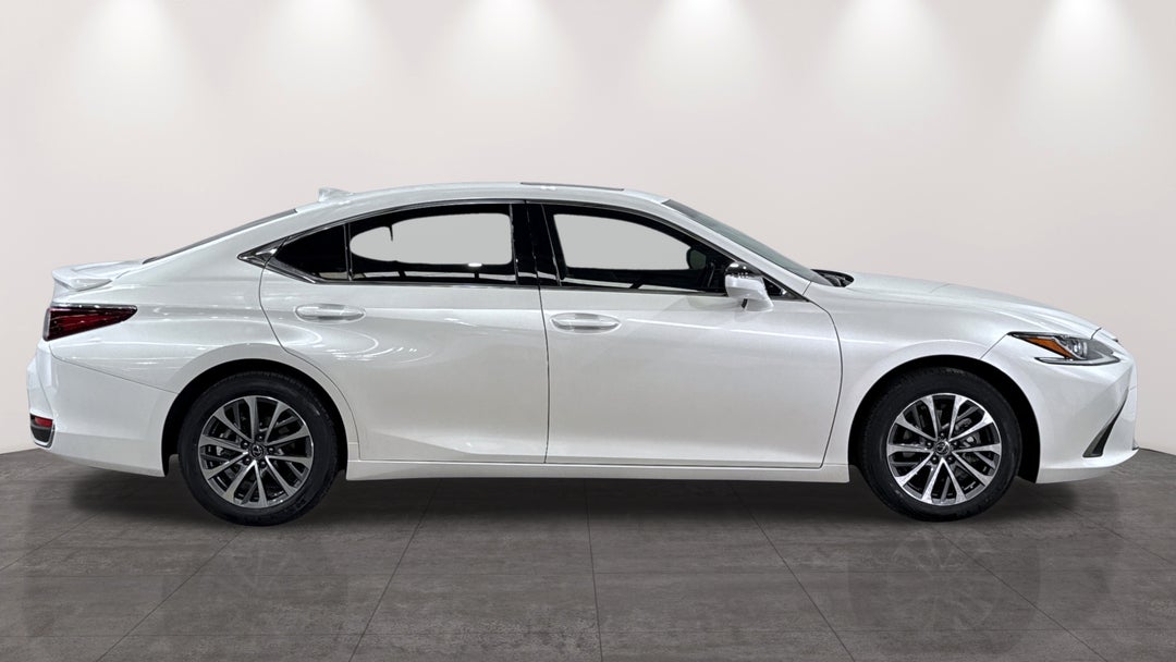 2023 Lexus Es300h Luxury (hybrid), Automatic, 15077 km, Right Side View