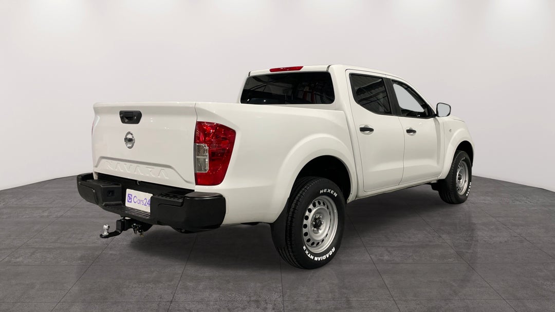 2021 Nissan Navara Sl (4x4), Automatic, 77512 km, Right Back Diagonal (45- Degree) View