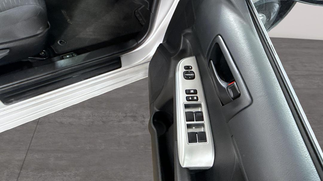 2016 Toyota Camry Altise, Automatic, 51769 km, Drivers Side Door Panel Controls