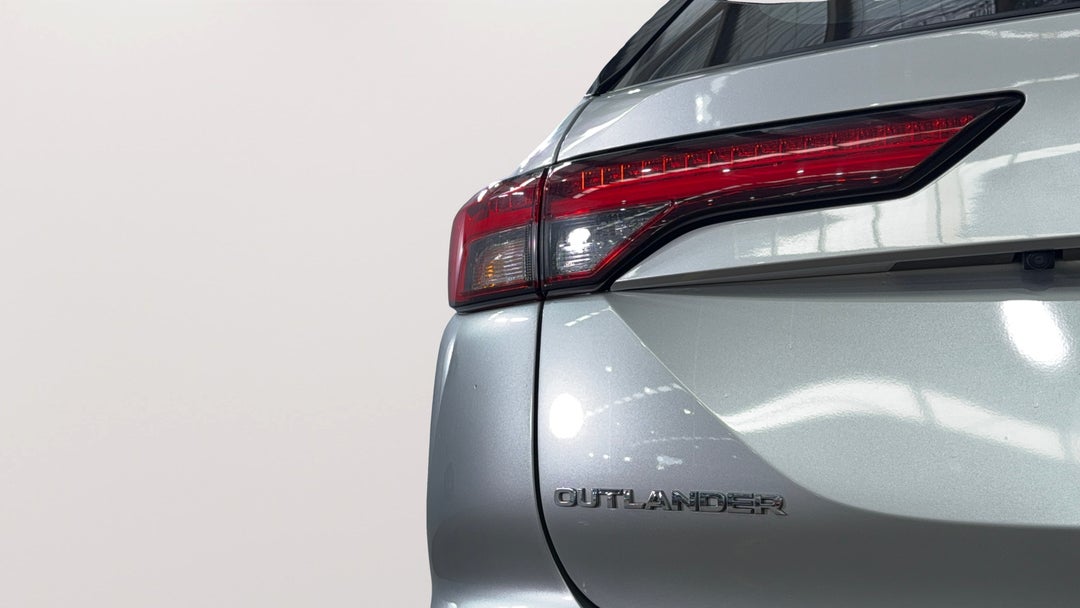 2024 Mitsubishi Outlander Es 5 Seat (2wd), Automatic, 54378 km, Badge (Boot Left Side)