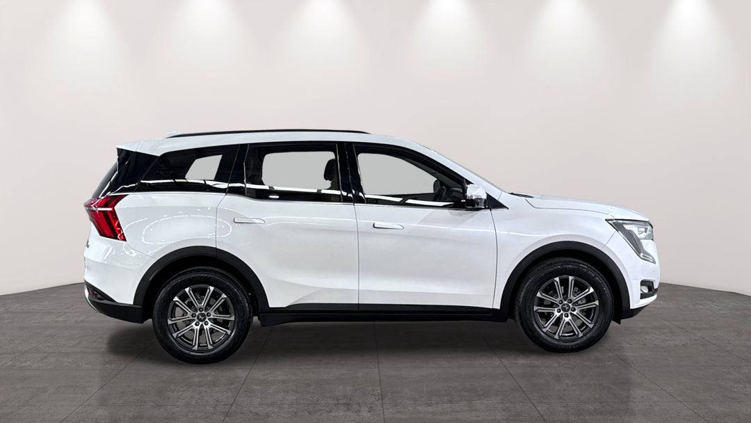 2024 Mahindra Xuv700 Ax7l, Automatic, 8513 km, Right Side View