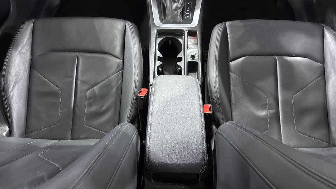 2020 Audi Q3 35 Tfsi, Automatic, 38440 km, Center Console