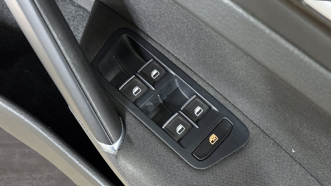 2013 Volkswagen Golf 103 Tsi Highline, Automatic, 108499 km, Drivers Side Door Panel Controls