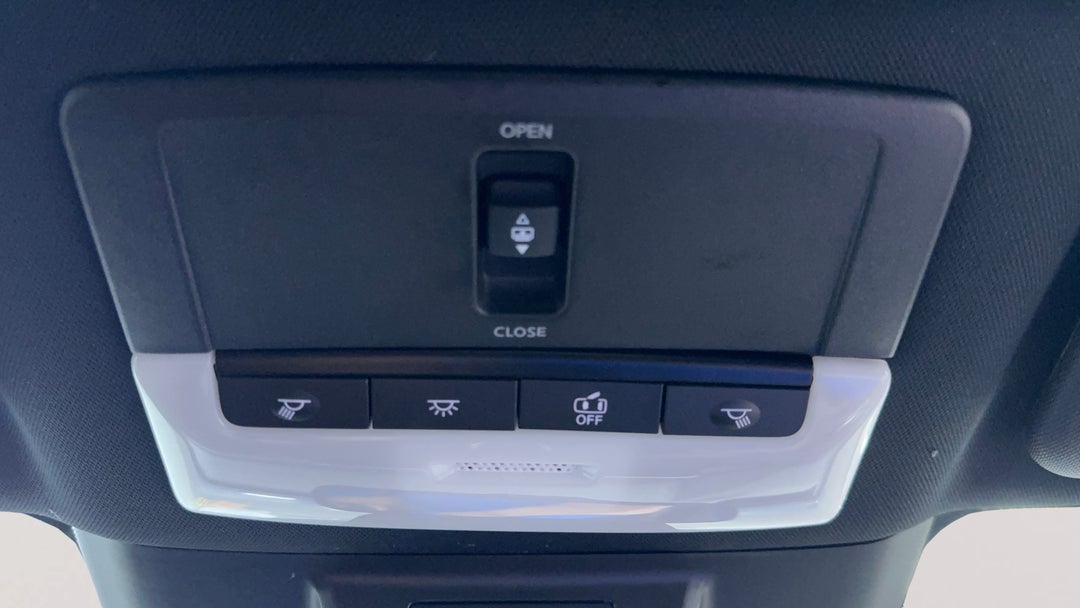 On-Roof Controls/Sunglass holder