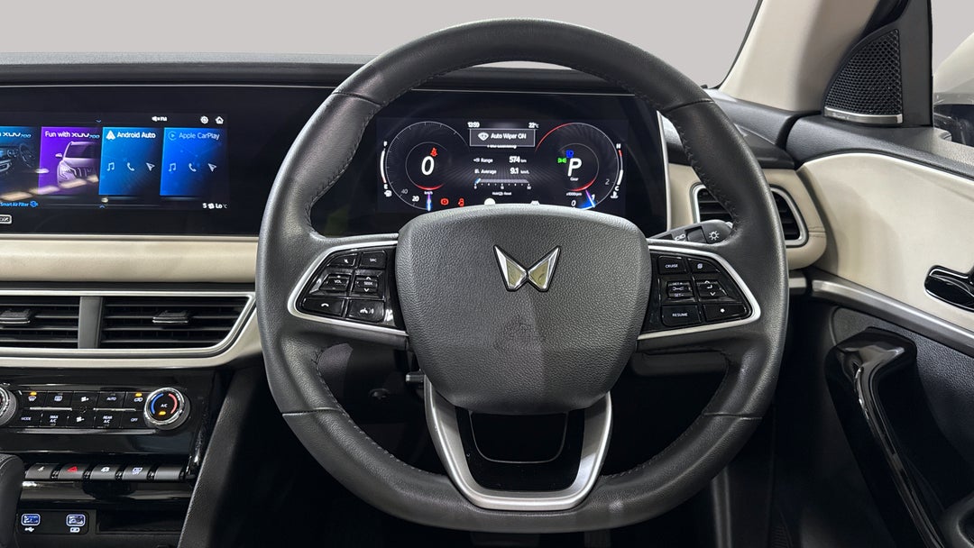 2024 Mahindra Xuv700 Ax7l, Automatic, 8513 km, Steering Wheel Close-up