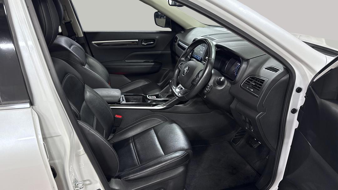 2020 Renault Koleos Black Edition, Automatic, 58444 km, Right Side Front Door Cabin View