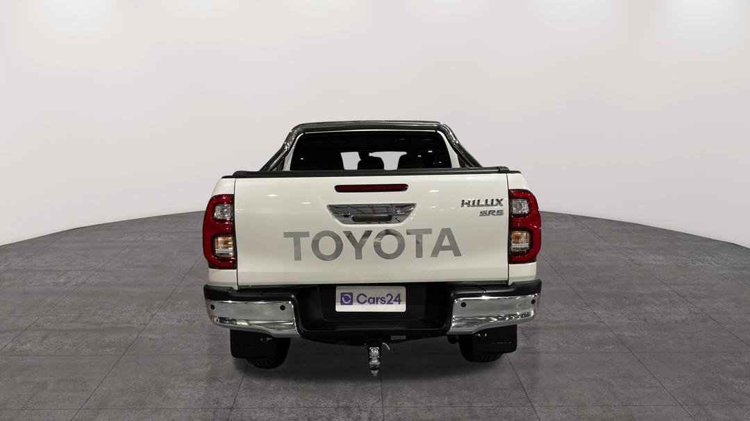 2022 Toyota Hilux Sr5 (4x4), Automatic, 31853 km, Back/Rear View