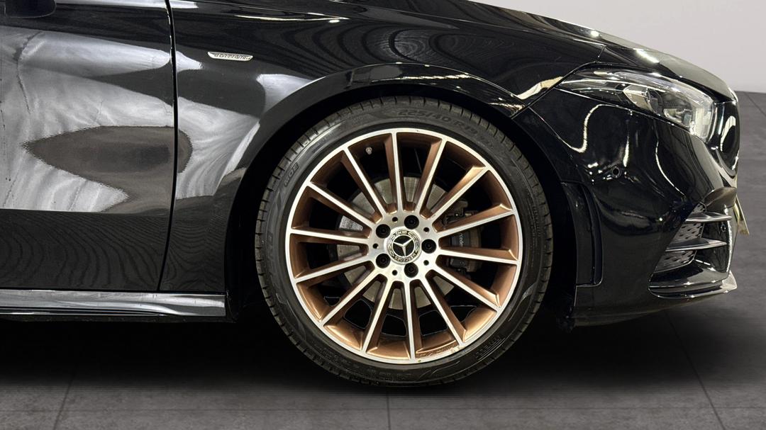 2019 Mercedes-benz A200 A200, Automatic, 43519 km, Right Front Wheel