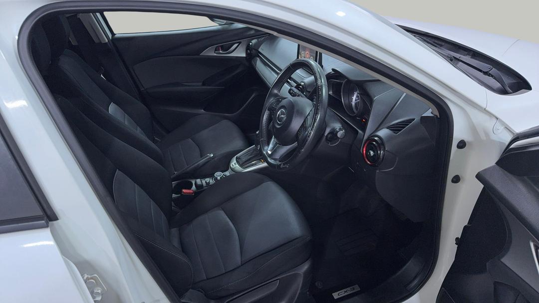 2017 Mazda CX-3 Maxx (FWD), Automatic, 72225 km, Right Side Front Door Cabin View