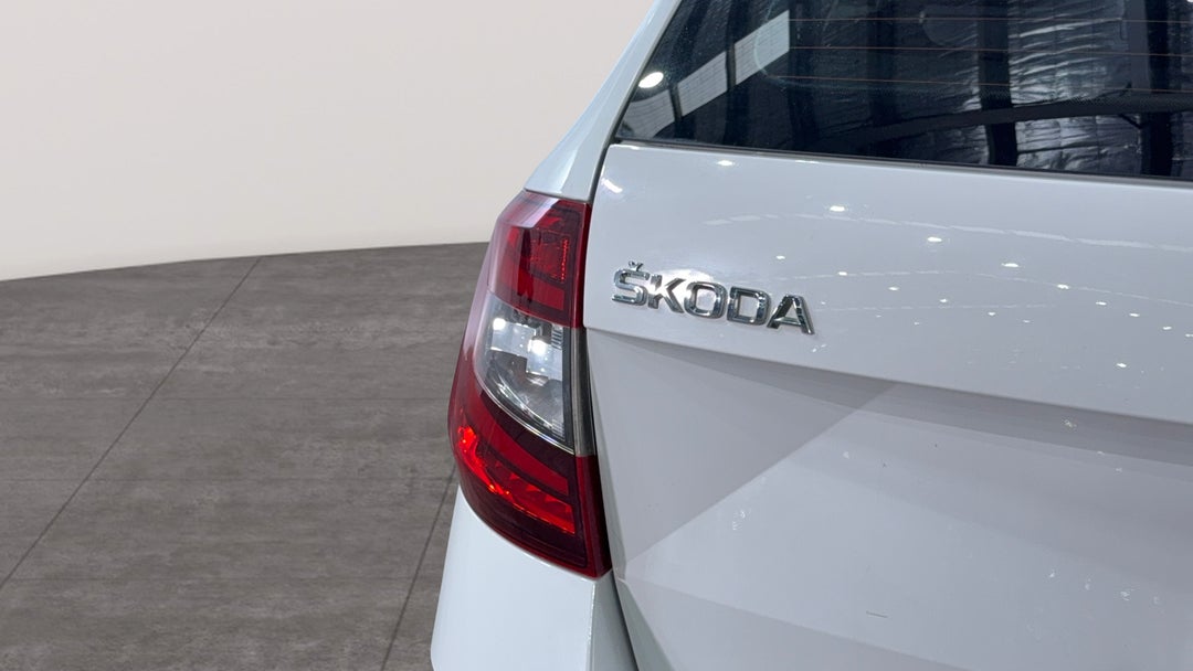 2017 SKODA Octavia 110 Tsi, Automatic, 146749 km, Badge (Boot Left Side)