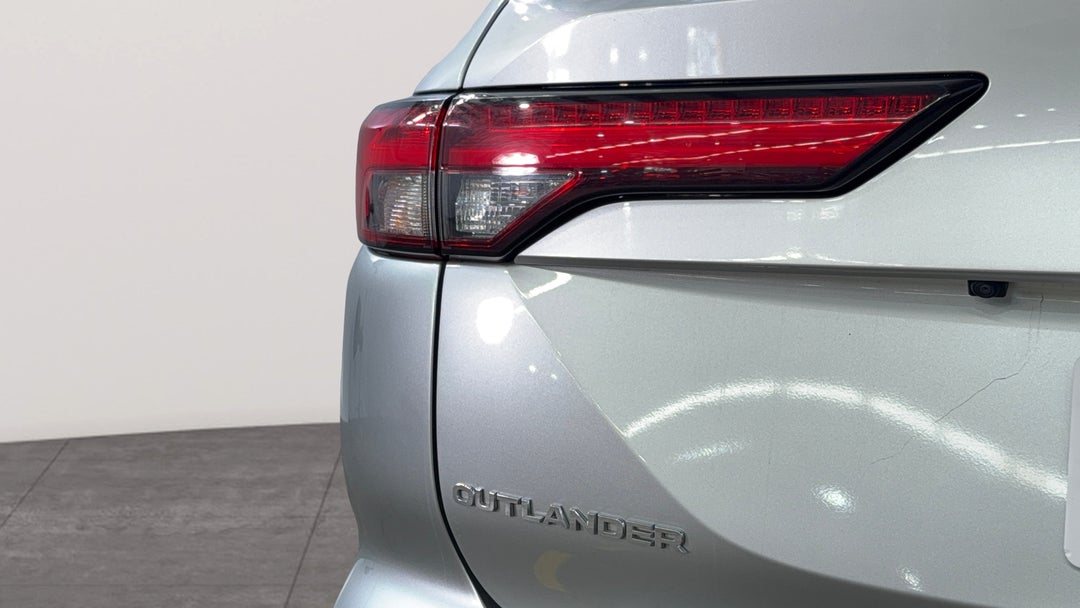 2024 Mitsubishi Outlander Es 7 Seat (2WD), Automatic, 51622 km, Badge (Boot Left Side)