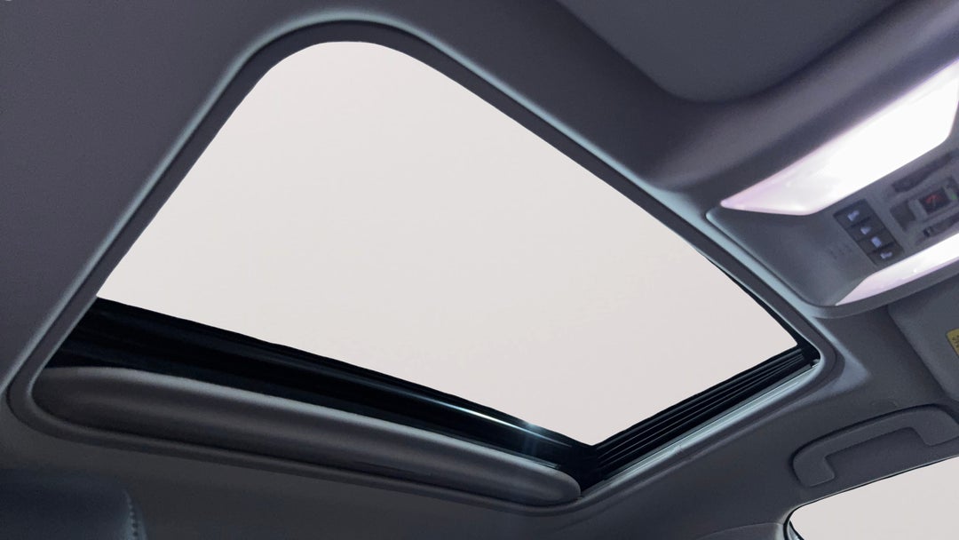 2024 Toyota RAV4 Cruiser (AWD) Hybrid, Automatic, 8302 km, Interior Sunroof/Moonroof