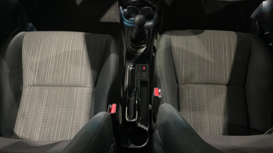 2016 Toyota Yaris Ascent, Manual, 72542 km, Center Console