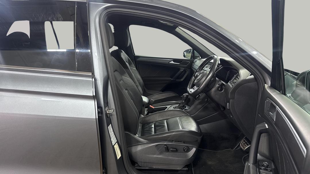 2019 Volkswagen Tiguan Allspace 162 Tsi Highline, Automatic, 63317 km, Right Side Front Door Cabin View