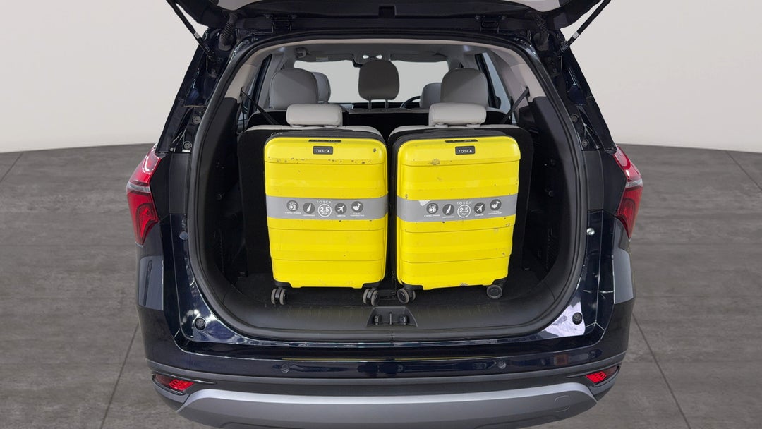 2023 Mahindra Xuv700 Ax7l, Automatic, 20601 km, Boot Inside View with Luggage