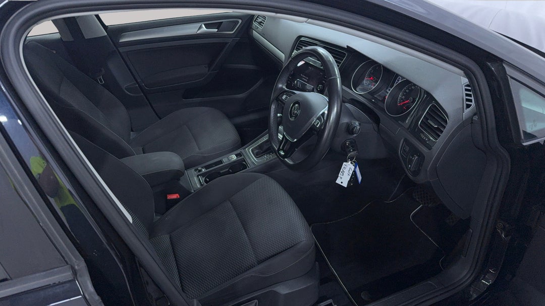 2017 Volkswagen Golf 110 Tsi Trendline, Automatic, 67351 km, Right Side Front Door Cabin View