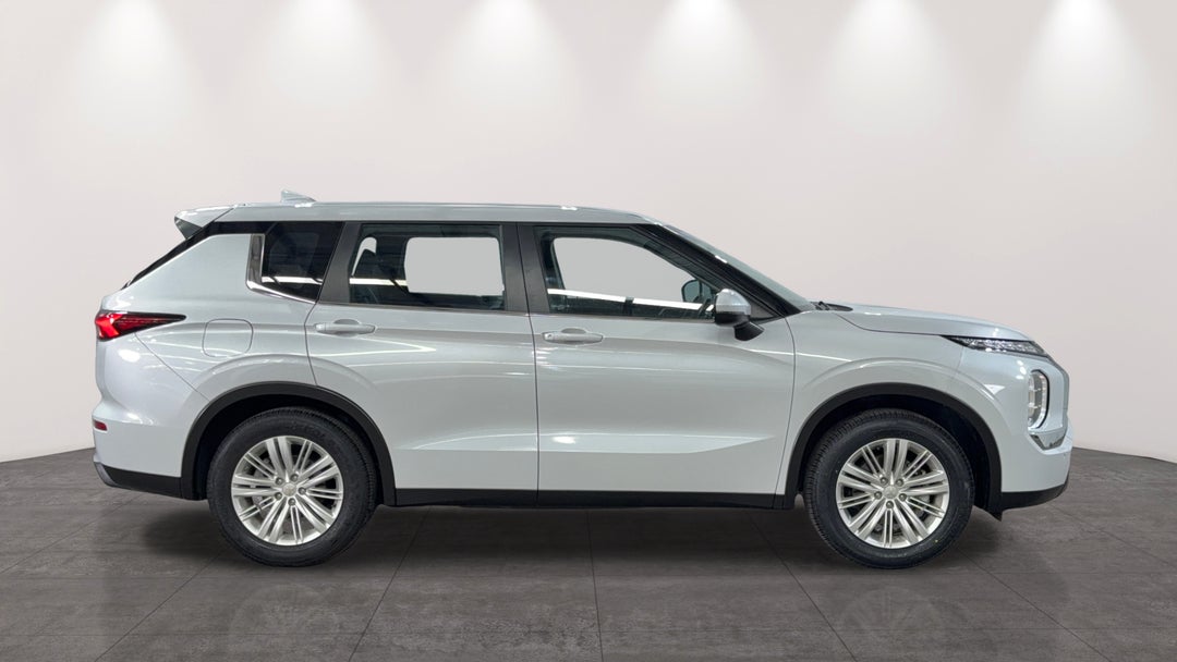 2024 Mitsubishi Outlander Es 5 Seat (2WD), Automatic, 49901 km, Right Side View