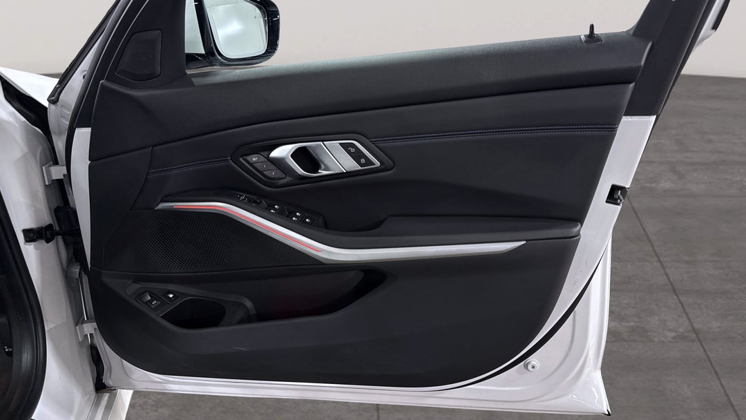 2021 BMW 3 30e M Sport Phev, Automatic, 48061 km, Speaker View