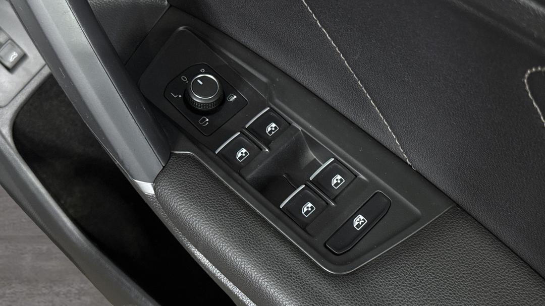 2018 Volkswagen Tiguan Allspace 162 Tsi Highline, Automatic, 148451 km, Drivers Side Door Panel Controls