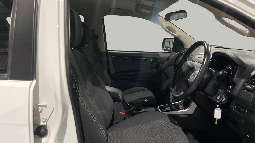 2021 Isuzu MU-X Ls-m (4x2), Automatic, 80404 km, Right Side Front Door Cabin View